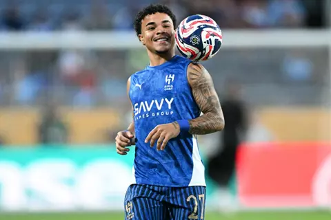 من بينهم ثنائي هجومي.. 3 لاعبين يقتربون من مغادرة الهلال السعودي